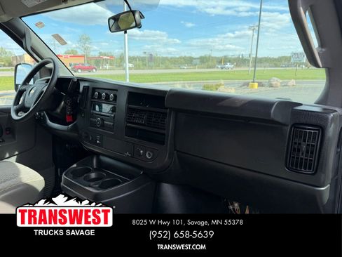 Used 2017 Chevrolet Express 3500 RWD image 22
