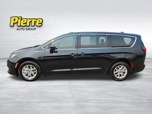 Used 2023 Chrysler Voyager LX FWD image 2