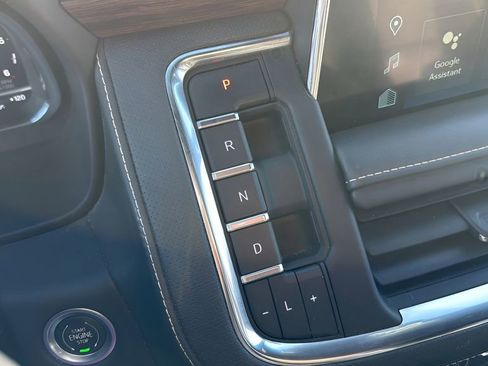 Used 2022 Chevrolet Tahoe Premier AWD/4WD image 38