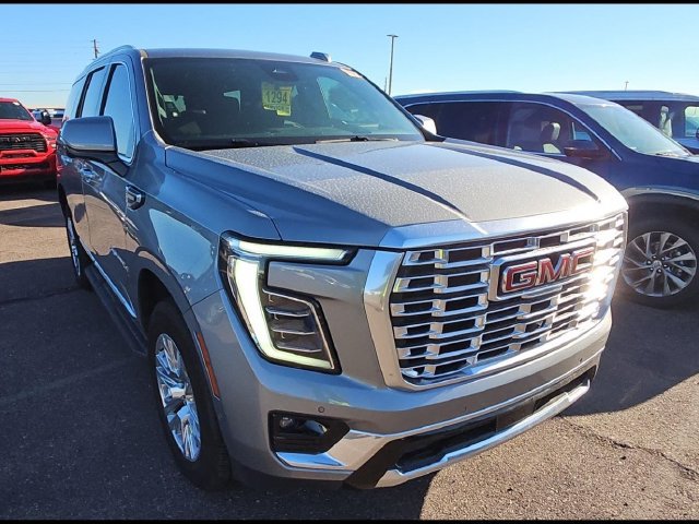 Used 2025 GMC Yukon Denali w/ Advanced Technology Package AWD/4WD image 2