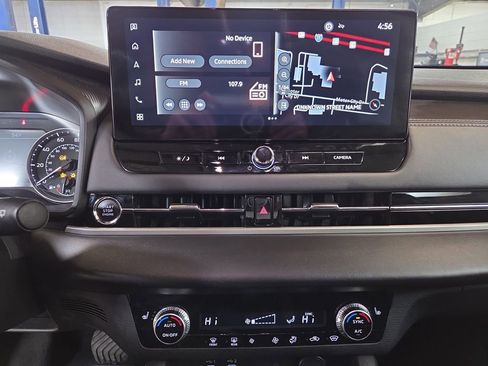 Used 2025 Mitsubishi Outlander SE image 17