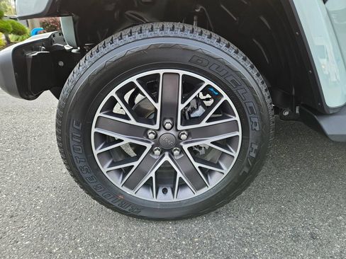 Used 2023 Jeep Wrangler Unlimited Sahara w/ Cold Weather Group AWD/4WD image 9