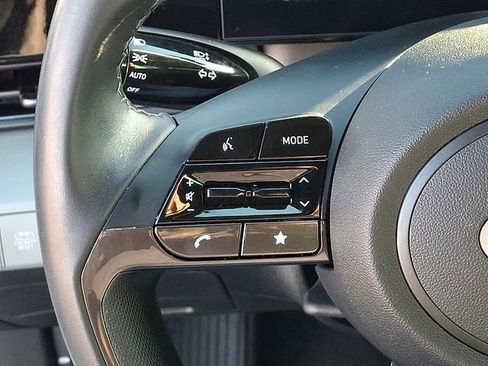 Used 2024 Hyundai Elantra Limited image 25