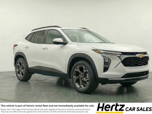 Used 2025 Chevrolet Trax LT FWD image 1