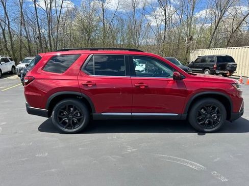 New 2025 Honda Pilot Touring image 6