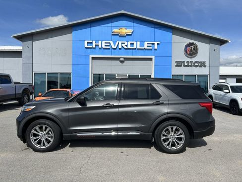 Used 2020 Ford Explorer XLT w/ Equipment Group 202A AWD/4WD image 4