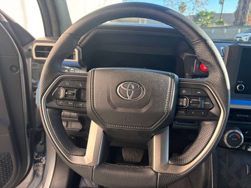 Used 2025 Toyota Tacoma TRD Off-Road image 28