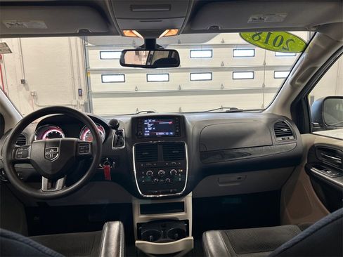 Certified 2018 Dodge Grand Caravan SE w/ UConnect Hands-Free Group image 28