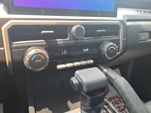 Used 2025 Toyota Tacoma TRD Off-Road AWD/4WD image 17
