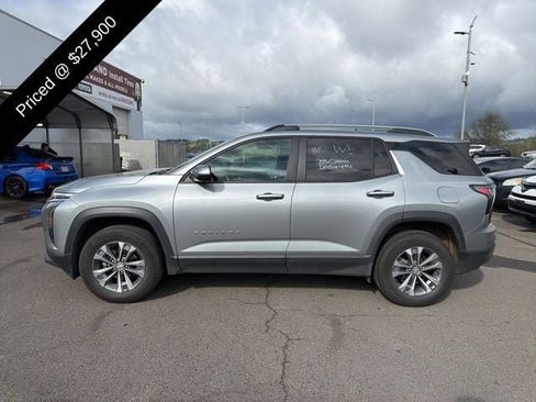 Used 2025 Chevrolet Equinox LT w/ Convenience Package II image 3