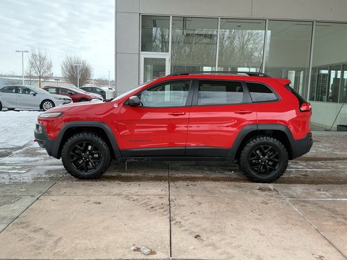 Used 2017 Jeep Cherokee Trailhawk w/ Cold Weather Group image 19