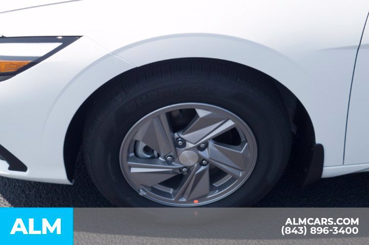 Used 2026 Hyundai Elantra SE FWD image 11