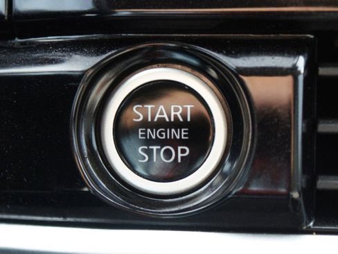 Used 2024 Nissan Pathfinder SL image 9