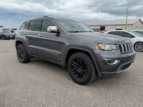 Used 2017 Jeep Grand Cherokee Limited w/ Trailer Tow Group IV AWD/4WD image 3