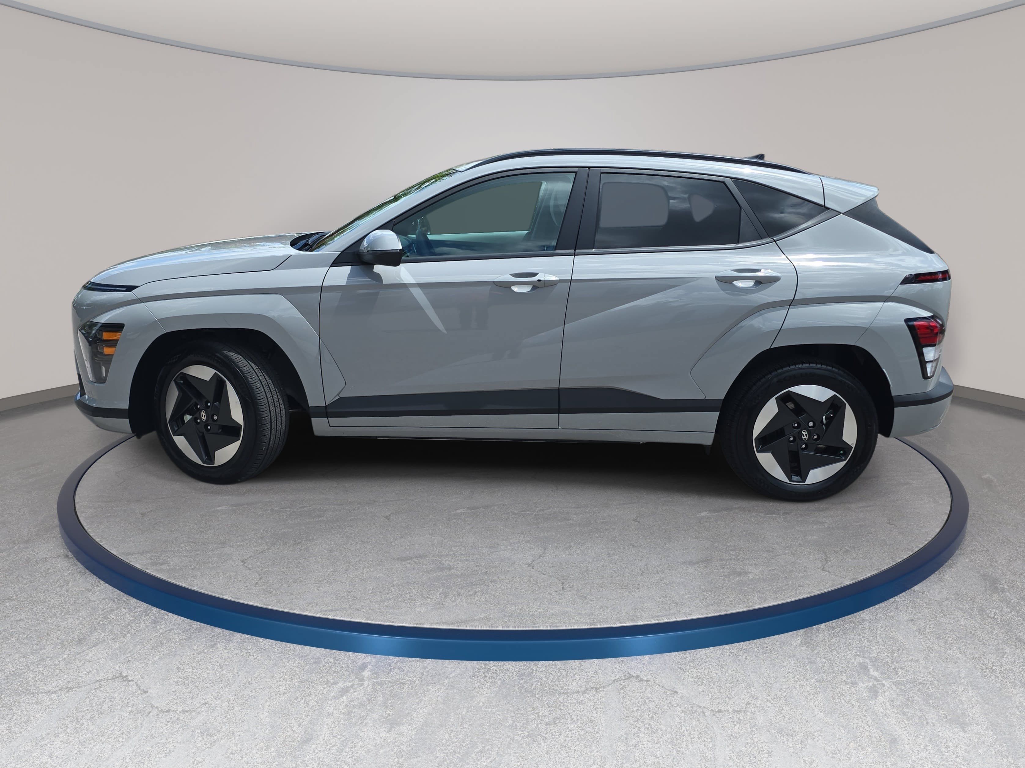 Used 2025 Hyundai Kona SEL FWD image 8