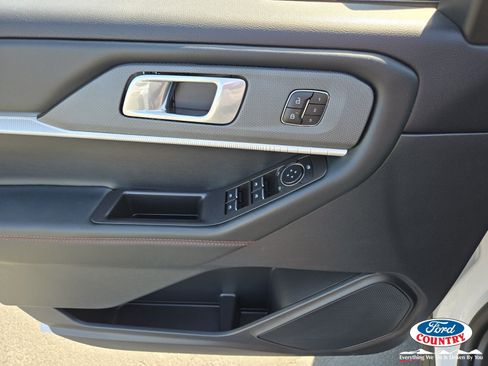 New 2026 Ford Explorer ST-Line w/ ST-Line Street Pack image 11