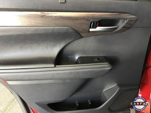 Used 2023 Toyota Highlander Limited image 49