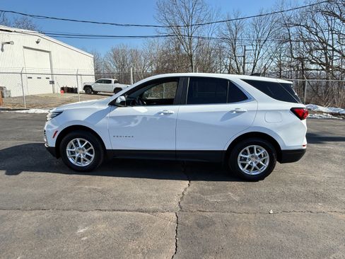 Used 2022 Chevrolet Equinox LT image 2