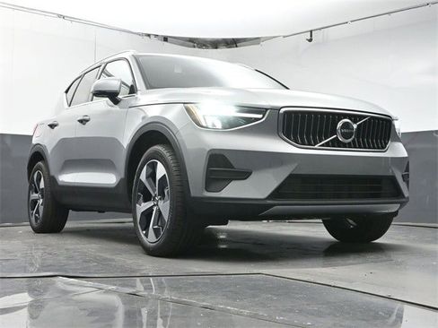 New 2025 Volvo XC40 B5 Core w/ Protection Package Premier image 31