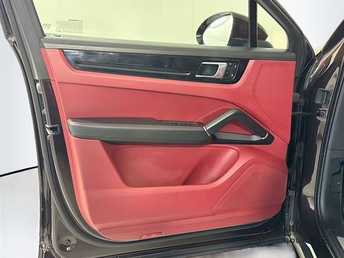 Used 2022 Porsche Cayenne E-Hybrid Coupe image 22