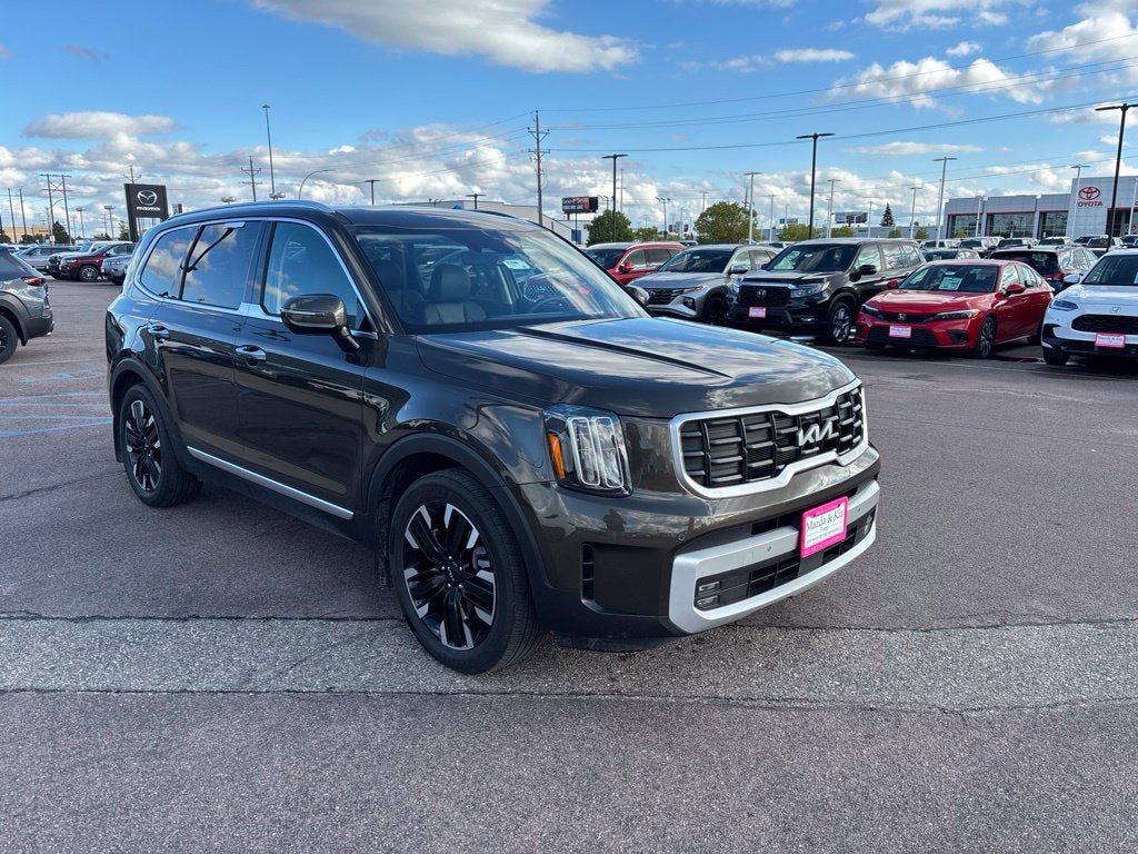 Used 2024 Kia Telluride SX Prestige w/ Towing Package AWD/4WD image 3