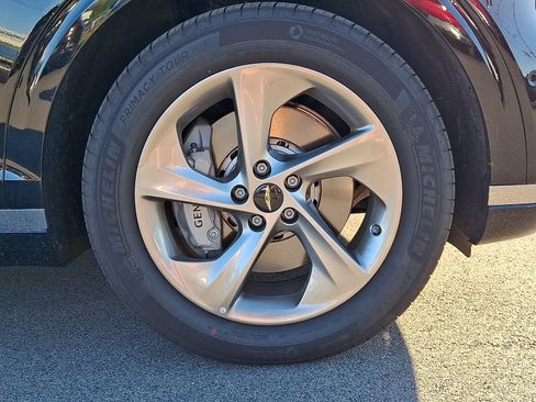 Certified 2026 Genesis GV70 2.5T Advanced AWD/4WD image 8