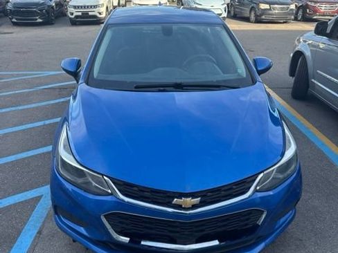 Used 2017 Chevrolet Cruze LT w/ Convenience Package FWD image 2