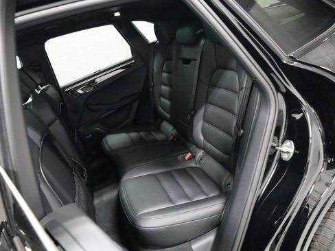 Certified 2026 Porsche Macan AWD/4WD image 36