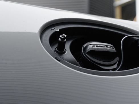Certified 2025 Porsche 911 Carrera RWD image 38