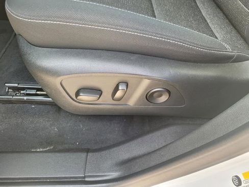 Used 2025 Chevrolet Traverse LT image 21