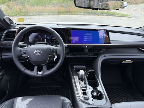 Used 2026 Toyota Crown Signia image 23