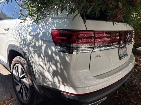 Used 2024 Volkswagen Atlas SEL image 3