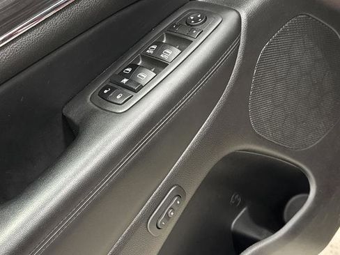 Used 2022 Jeep Grand Cherokee Limited image 29