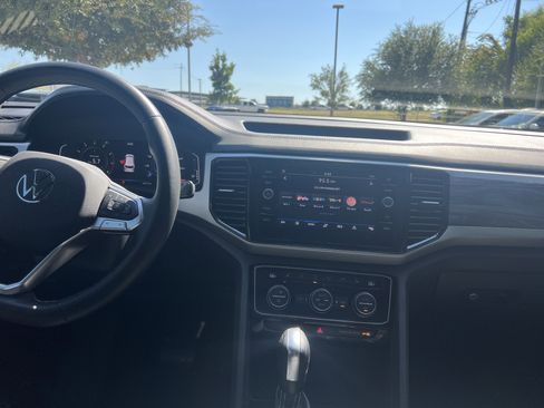 Used 2022 Volkswagen Atlas Cross Sport SE w/ Panoramic Sunroof Package image 28