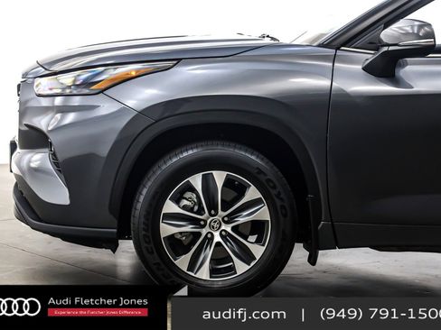 Used 2025 Toyota Highlander XLE image 11