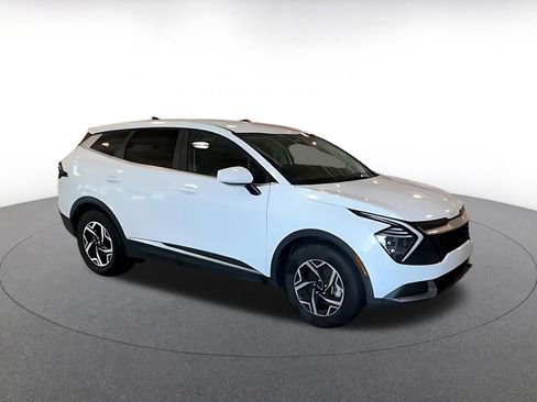 Used 2025 Kia Sportage LX FWD image 2