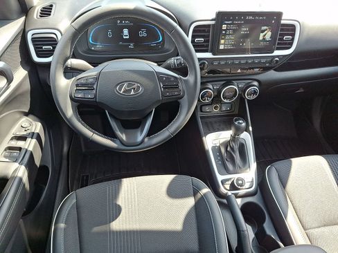 Certified 2025 Hyundai Venue Limited FWD image 27