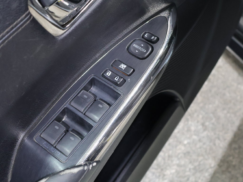Used 2013 Toyota Avalon XLE FWD image 18