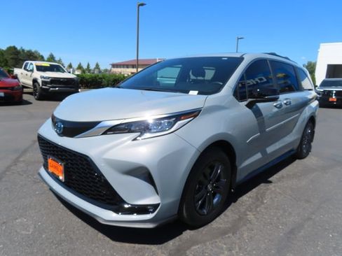 Used 2024 Toyota Sienna XSE w/ XSE Premium Package AWD/4WD image 3