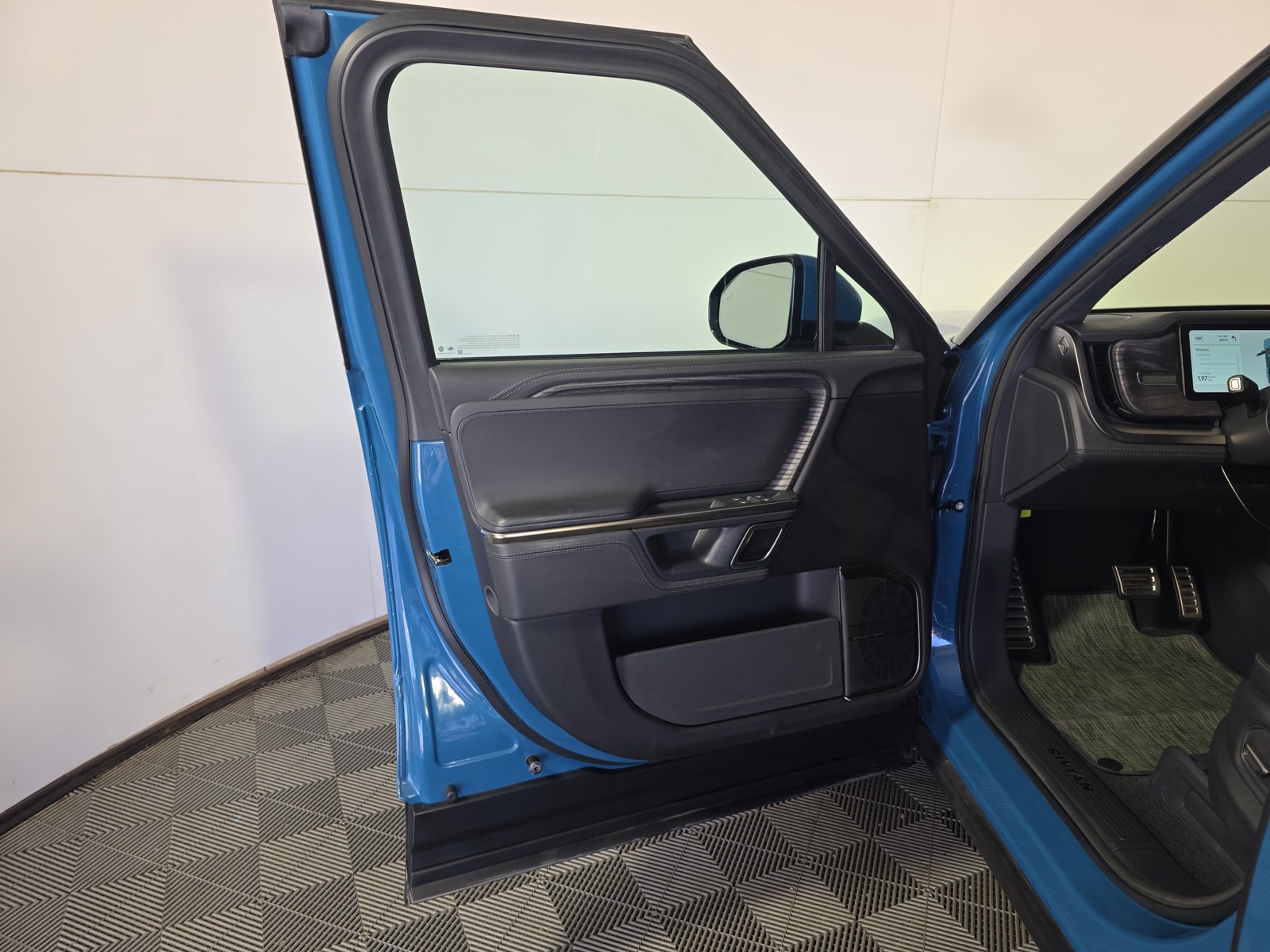 Used 2022 Rivian R1T Adventure AWD/4WD image 16
