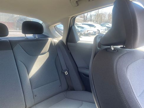 Used 2025 Kia K4 LXS image 32