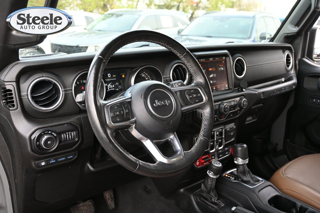 Used 2022 Jeep Wrangler Unlimited Rubicon 4xe w/ Cold Weather Group AWD/4WD image 17