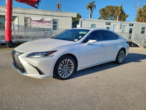 Used 2023 Lexus ES 300h w/ Luxury Package image 7