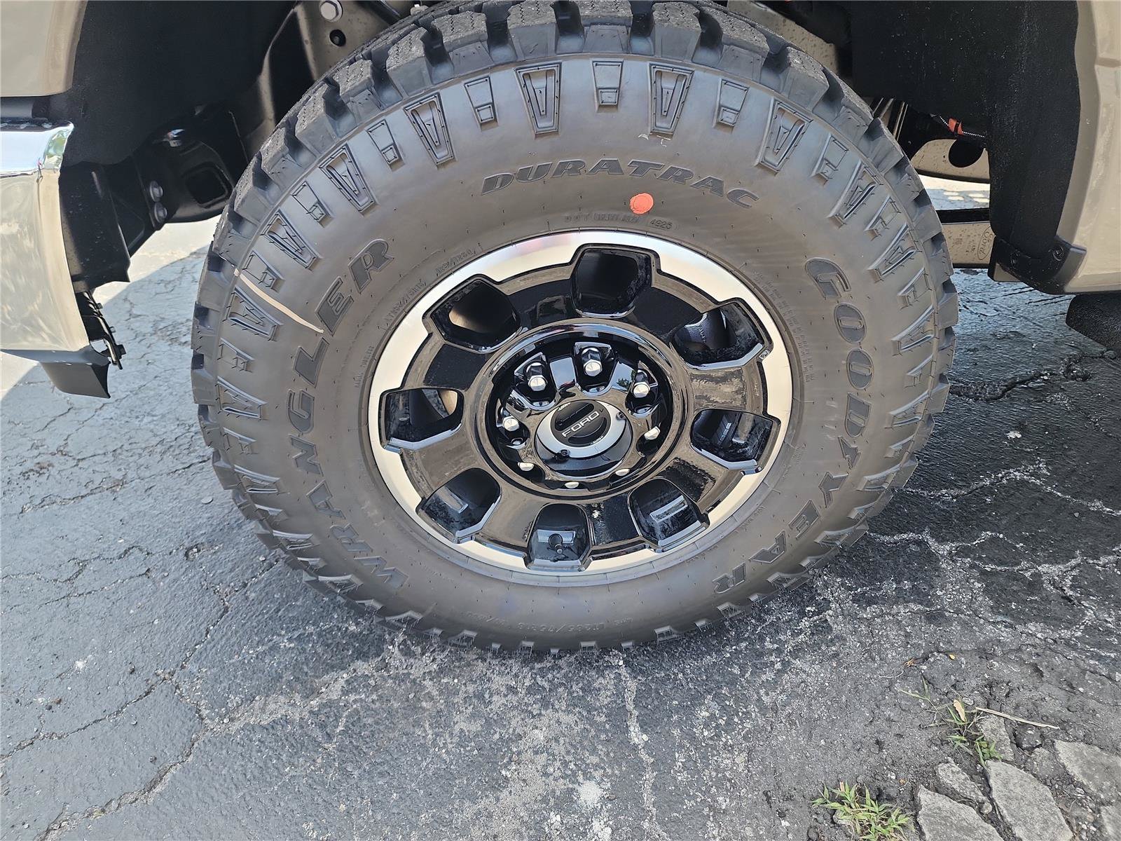 New 2026 Ford F350 Lariat w/ Tremor Off-Road Package AWD/4WD image 9