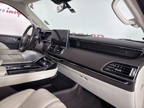 Used 2024 Lincoln Navigator Black Label image 17