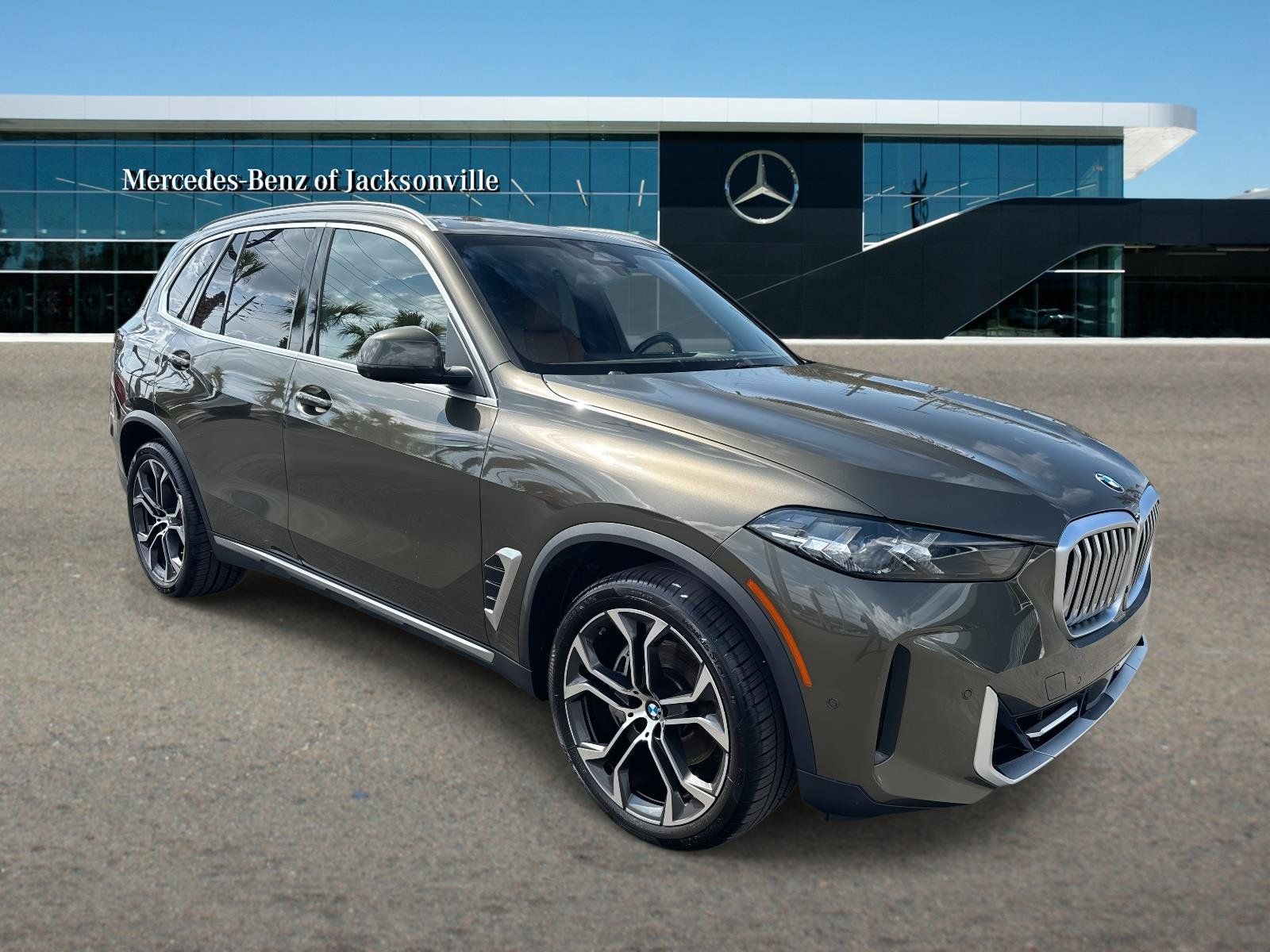Used 2024 BMW X5 sDrive40i w/ Parking Assistance Package RWD image 1
