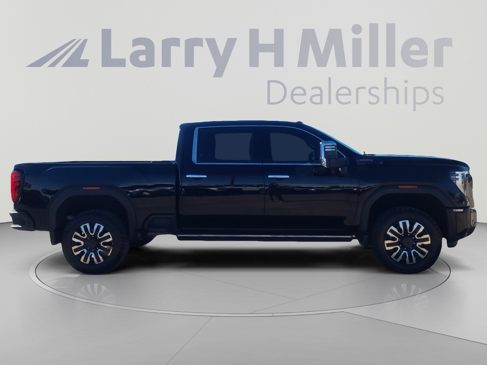 Used 2024 GMC Sierra 2500 Denali Ultimate w/ LPO, GMC Protection Package AWD/4WD image 6