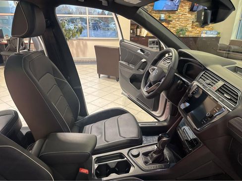 Used 2022 Volkswagen Tiguan SEL R-Line AWD/4WD image 28