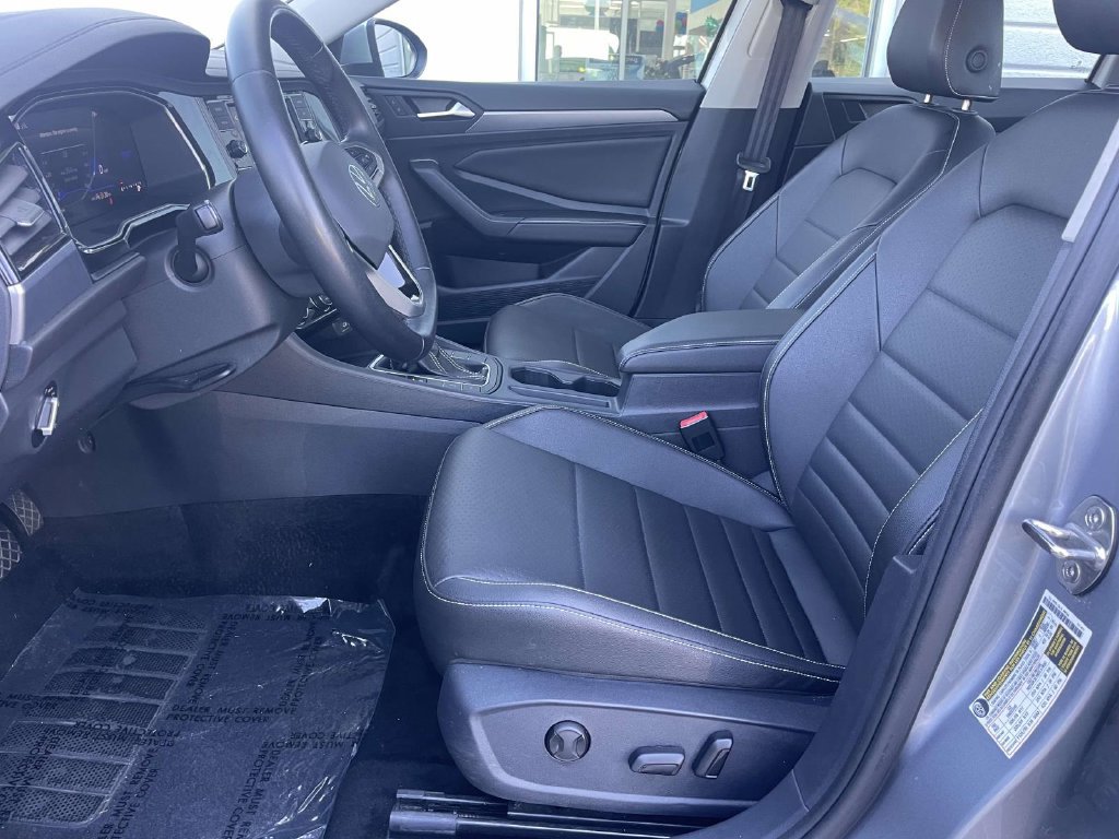 Used 2024 Volkswagen Jetta SE FWD image 18
