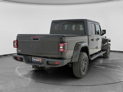 Used 2024 Jeep Gladiator Sport AWD/4WD image 3